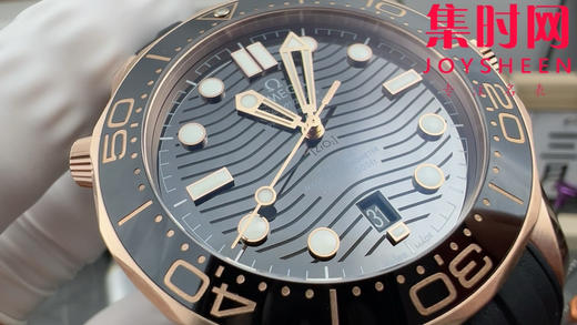 欧米茄VS海马300米系列 原装开模 全玫金黑海马
款式：男士潜水腕表 商品图2