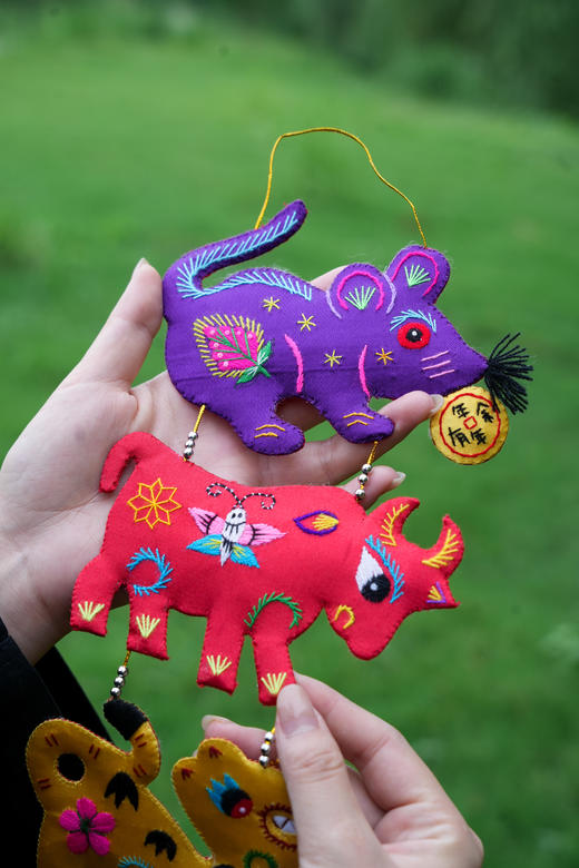 西秦刺绣十二生肖挂件 非遗手工制作 居家布艺挂件装饰 商品图3