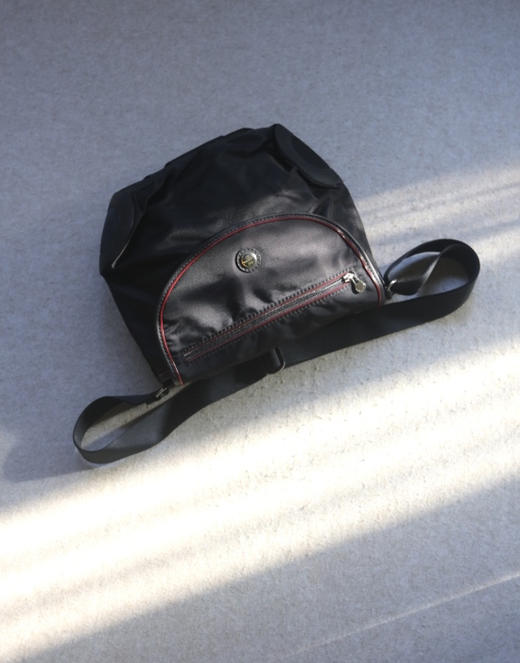 简单粗暴的 哈！出自样板间 Lancel 轻便尼龙配小牛皮 斜挎包 商品图0