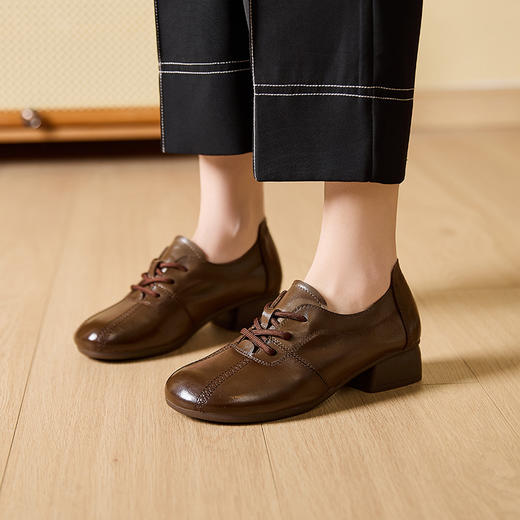 JY9869 2025春秋妈妈鞋真皮软底中老年女士皮鞋深口舒适防滑老人单鞋 商品图2