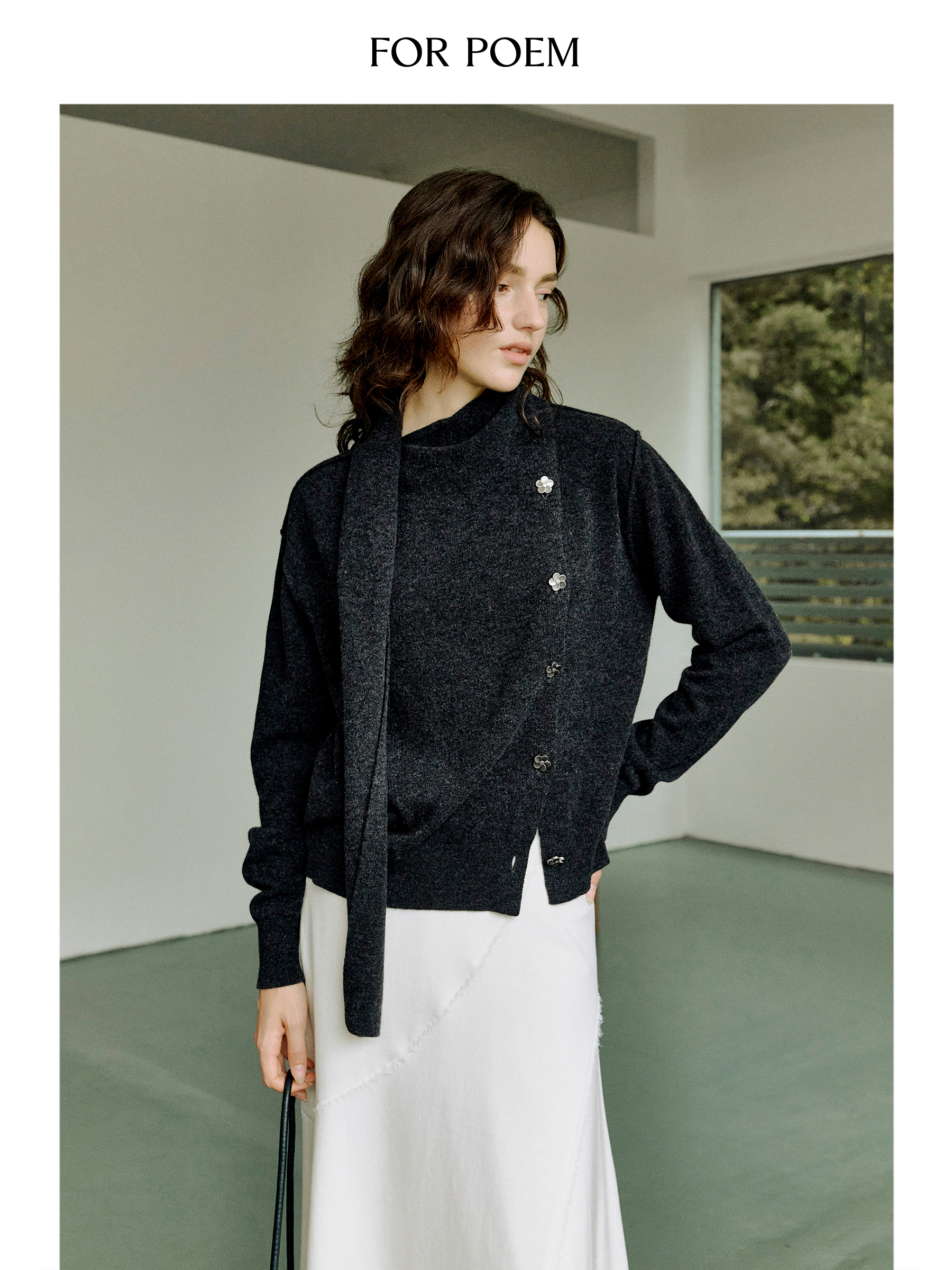 ForPoem 现货 25/FW原创设计围巾一体花朵扣气质羊毛针织开衫