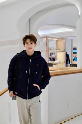 【开放日忙 秒杀价已调 直接拍】返场 AMI 红色爱心 刺绣棉质 拉链连帽卫衣外套