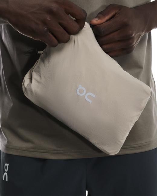 On 昂跑 Core Jacket 男款跑步夹克 商品图5