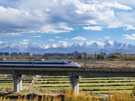 早鸟立减1000！圣诞寒假 【冬游敦煌】1家1辆SUV探秘河西，动车穿越戈壁沙漠，直达酒泉，打卡莫高窟、鸣沙山等8大IP，沉浸丝路文明… 商品图5