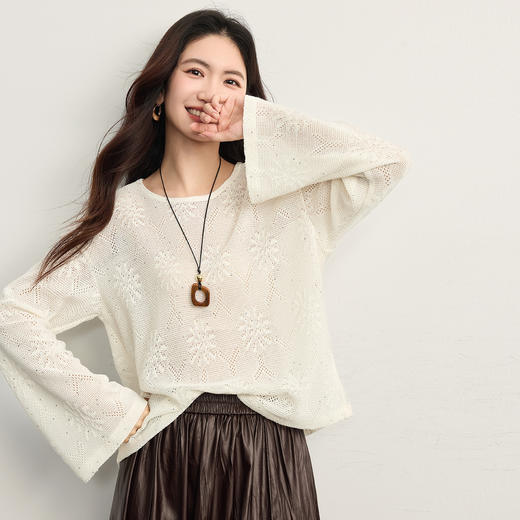 【10/15新品】熙世界松弛感波嬉风珠片绣镂空钩花长袖罩衫针织衫女2025秋季新款 商品图4
