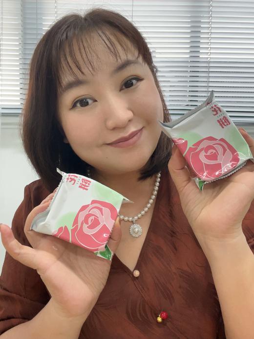 72小时内发货【云南玫瑰鲜花饼】🤤 【40克*8枚/盒（保质期12天）】头水玫瑰！现做鲜烤！花香馥郁！ 酥软细腻 层层起酥 可做伴手礼，手工制作，不加防腐剂，口感佳不像市面上的普通鲜花饼那么甜！ 商品图2