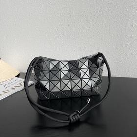 【San宅同款豆腐包2024幻彩新色百变的造型，百搭的款式ASM126212】