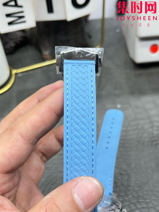 VS欧米茄新款海马世界时系列 VS海马世界时渐变蓝 湖蓝海马 海马世界时密底款 75周年纪念版 夏日蓝 男士腕表 表径43mm Aqua Terra 世界时腕表 商品图7