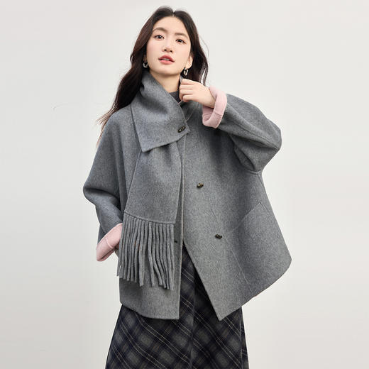 【10/15新品】熙世界两穿配围巾全羊毛双面呢大衣女秋冬设计感牛角扣毛呢短外套 商品图4