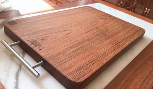 木雅轩花梨木菜板！健康保障！✔️选用巴西进口南美花梨木整木切割，✔️高密度，硬度强，不易起屑，使用寿命超长，✔️双面可用，生熟分切，防串味更防交叉感染 商品图4