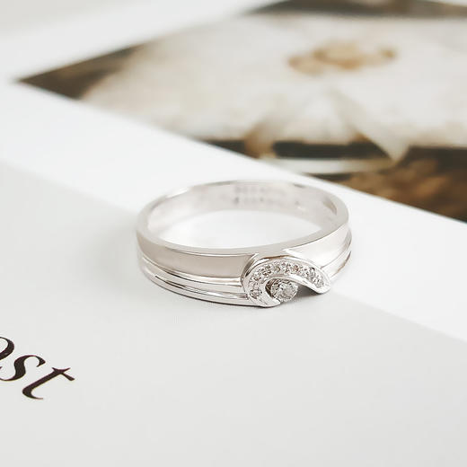 【天然正品】AU750白金时尚设计款0.055克拉钻石戒指对戒15.5号（戒圈可改）110925NJM10 现售价：2980！ 商品图3