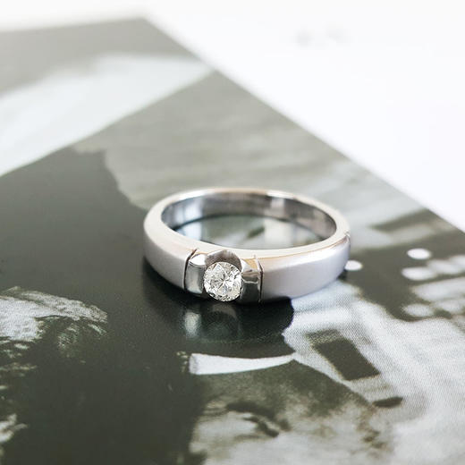 【天然正品】AU750白金时尚经典款0.16克拉钻石磨砂戒指10.5号（戒圈可改）101025NJS08 现售价：3380！ 商品图4