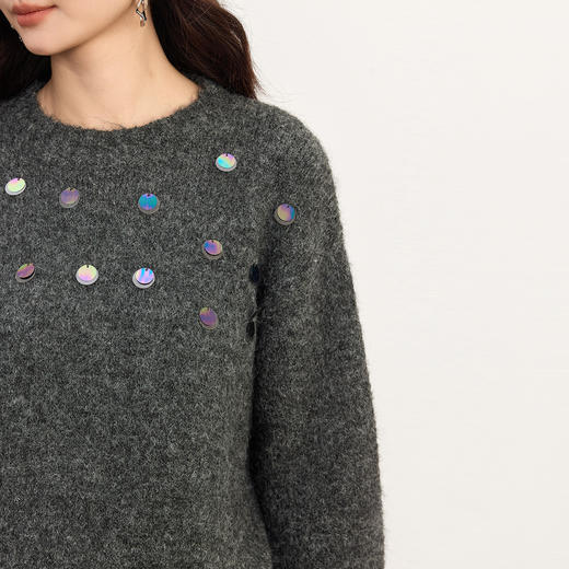 【10/15新品】熙世界幻彩亮片羊毛针织衫秋冬女2025新款宽松慵懒风圆领套头毛衣 商品图4