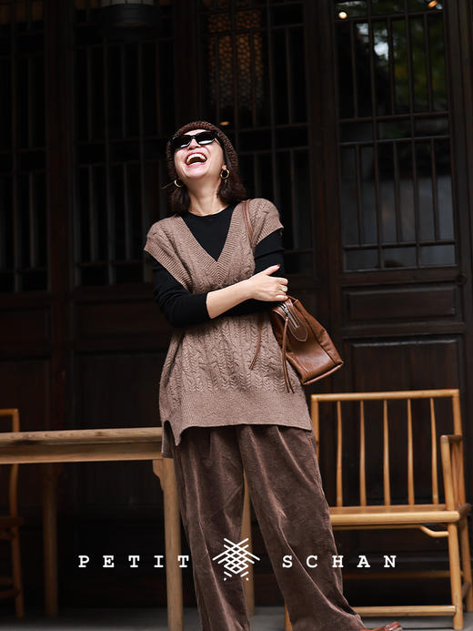 PETIT SCHAN小闪 CLO#643 The use of the useless 无用之用 纯羊绒v领绞花针织背心 商品图3