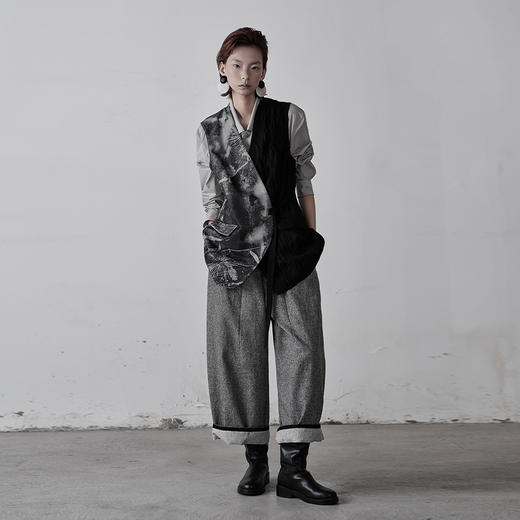 不裁 云尽秋·松石印花不对称马甲 商品图3