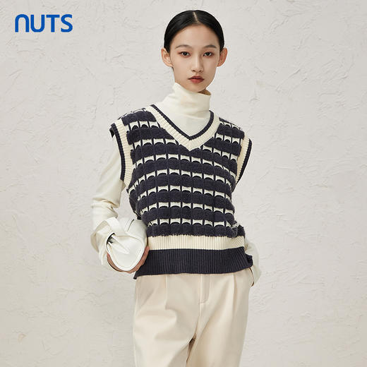 NUTS冬季新款别致条纹撞色V领针织外穿马甲背心女343053199 商品图0