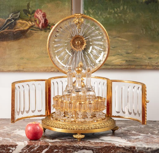 独角鹿西洋古董19世纪法国著名水晶工坊巴卡拉出品葡萄藤叶主题铜鎏金精雕烈酒箱及支架装饰描金水晶酒具套件 商品图1