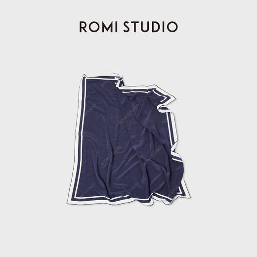 ROMI STUDIO“法式蓝调”100%桑蚕丝手工卷边方形丝巾 RWDSP31467 商品图2