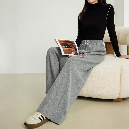 【10/15新品】熙世界【松弛过冬裤】灰色加绒阔腿裤女秋冬加厚休闲运动风休闲裤 商品图3