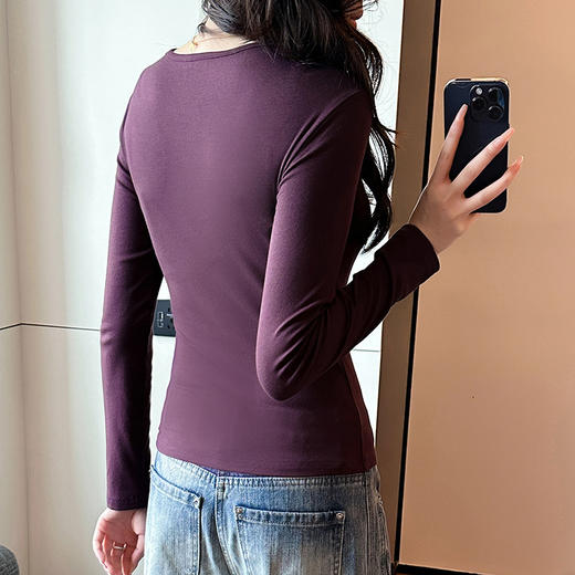 KQL 359H8357新款V领长袖针织拼接t恤时尚镂空修身打底衫 商品图3