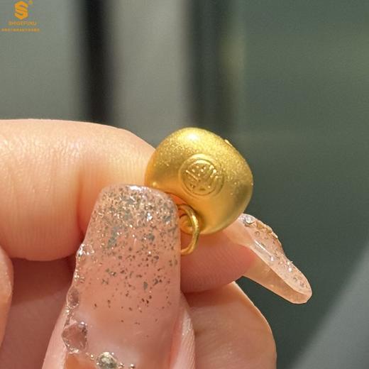 【品牌授权】【香港周六福】黄金钻石首饰 享福小胖福足金内嵌足银吊坠（附赠K金项链） 商品图1