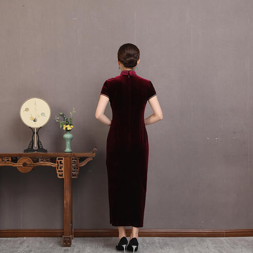 2025新款气质连衣裙女大红丝绒长旗袍复古修身中国风演出活动礼服 商品图4