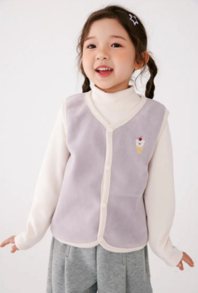 🌈新款秋上新🍂【西蒙日记&奥粒双面卡通撞色马甲ZZS002 】 ✅萌趣设计超吸睛：🌸可爱卡通印花，瞬间戳中童心 ✅双面毛绒超贴心：😎外搭/内搭都可穿，实用性拉满