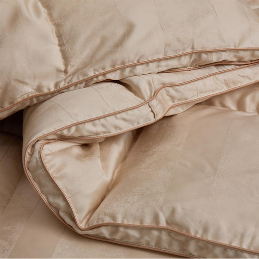 多喜爱 金羽朵95进口白鹅绒冬被/白鹅绒桑蚕丝子母被 -鎏光暖域/栖金枕月hl【95%绒子含量】【1000+清洁度】【波兰进口】【60S兰精天丝】【贡缎面料】银丝提花工艺 3D航空舱  10CM开口 商品图5