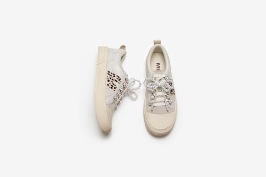MIO米奥做旧休闲鞋新款珍珠钻饰小白鞋小众板鞋M254551317 商品图7