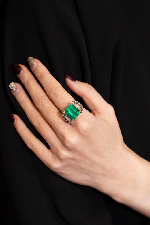 独角鹿西洋古董1990年代法国出品装饰艺术风格几何造型18K黄金铂金镶嵌哥伦比亚祖母绿及钻石戒指 商品图0