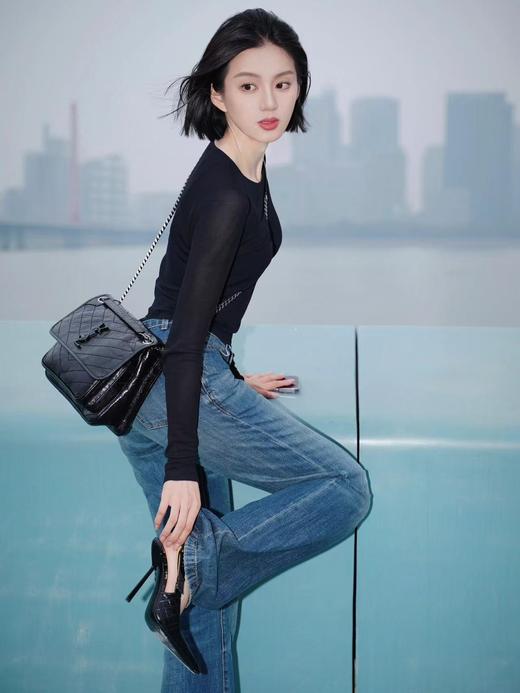 圣罗兰niki 黑链黑标LOGO复古褶皱 牛皮革 流浪包斜挎单肩包 22/28CM小中号双尺寸（ZJ） 商品图5