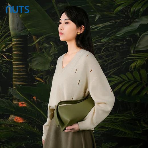 NUTS春秋季新款气质百搭慵懒V领镂空宽松套头针织衫女411052176 商品图3