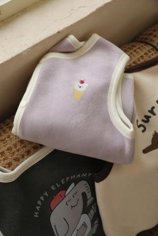 🌈新款秋上新🍂【西蒙日记&奥粒双面卡通撞色马甲ZZS002 】 ✅萌趣设计超吸睛：🌸可爱卡通印花，瞬间戳中童心 ✅双面毛绒超贴心：😎外搭/内搭都可穿，实用性拉满 商品图5