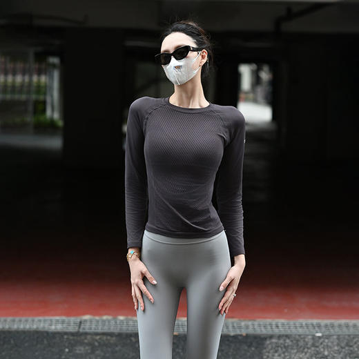 Beemen秋冬无缝圆领长袖 修身显瘦 无缝一体织速干衣瑜伽健身户外女运动服 商品图2