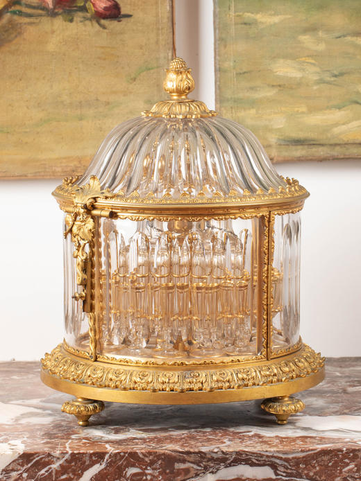 独角鹿西洋古董19世纪法国著名水晶工坊巴卡拉出品葡萄藤叶主题铜鎏金精雕烈酒箱及支架装饰描金水晶酒具套件 商品图3