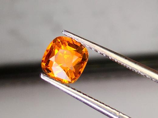 1.61ct 黄蓝宝裸石 商品图1
