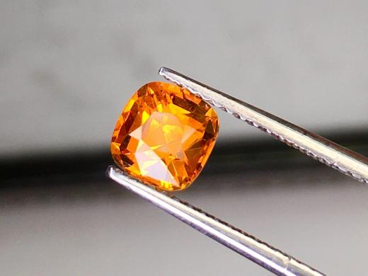 1.61ct 黄蓝宝裸石 商品图3