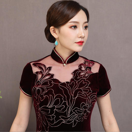 2025新款气质连衣裙女大红丝绒长旗袍复古修身中国风演出活动礼服 商品图3