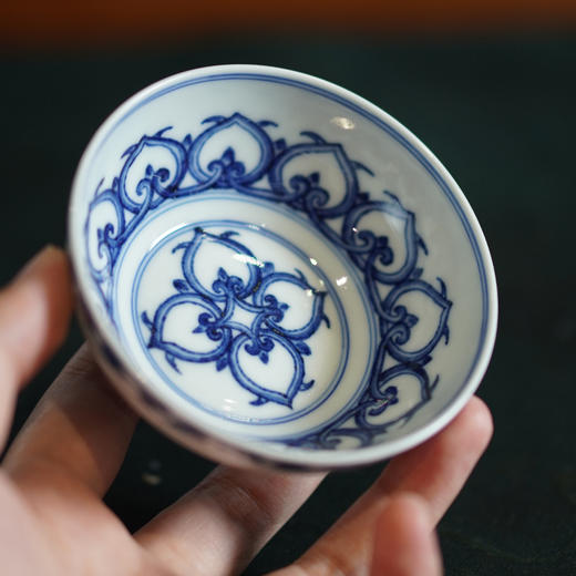 青花宝相卧足普洱杯 商品图0