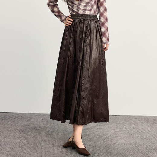 【10/15新品】熙世界琥珀流光风褶皱pu皮裙半身裙女秋季高腰垂感百褶a字伞裙子 商品图4