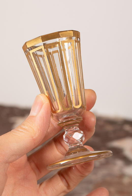 独角鹿西洋古董19世纪法国著名水晶工坊巴卡拉出品葡萄藤叶主题铜鎏金精雕烈酒箱及支架装饰描金水晶酒具套件 商品图6