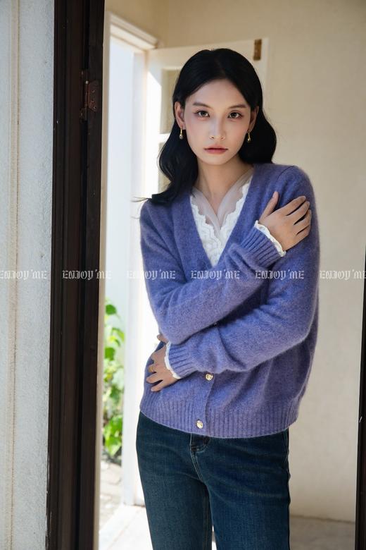 【门店同款】ENJOY冬季“暖冬软糖”V领金扣针织开衫 166746401 商品图1