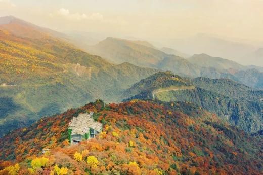 瓦屋山10.9-11.30免门票【岷江东湖•瓦屋山居度假酒店】景区门口的酒店！￥299 起抢避暑豪华客房 + 早餐 ，部分周末不加价！ 商品图2