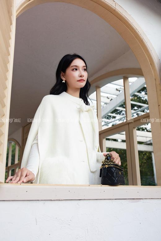 【门店同款】ENJOY冬季“暖冬新奢”毛毛口袋斗篷大衣 166695199 商品图7