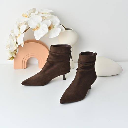 经典鲨2025冬季专柜新款优雅尖头高细跟褶皱堆堆靴瘦瘦靴女KW65-558211 商品图3