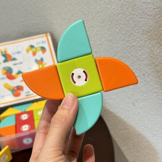 【让娃开窍的几何模型 下单赠收纳盒】囗袋几何磁力教具 色彩鲜艳的磁力积木!! 能拼出小船、小猫、小马好多可爱造型狗 还配了图纸，宝宝照着拼或者自由发挥都超有趣~ 商品图5