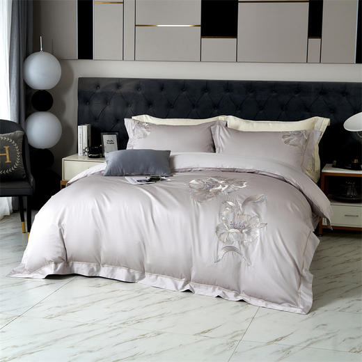 多喜爱 100S全棉云锦缎床上用品四件套乔莉蔻/澳海澜庭/雨棠酌春/茉色香绮/玉叶金枝/云琛/知澜/朵芙拉/时光幻想hl【双股长绒棉】【高支高密】【珠花重绣】【轻奢礼盒】 商品图5