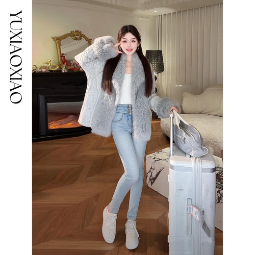 余潇潇【极地暖阳】羊毛混纺拼托斯卡纳皮毛一体V领慵懒感外套 商品图3