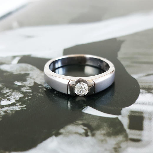 【天然正品】AU750白金时尚经典款0.16克拉钻石磨砂戒指10.5号（戒圈可改）101025NJS08 现售价：3380！ 商品图5