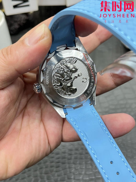 VS欧米茄新款海马世界时系列 VS海马世界时渐变蓝 湖蓝海马 海马世界时密底款 75周年纪念版 夏日蓝 男士腕表 表径43mm Aqua Terra 世界时腕表 商品图6